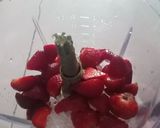 Foto langkah ke 2 dari resep Milky Shake Strawberry.