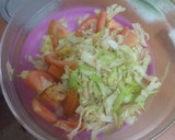 Foto del paso 1 de la receta: Filetes con papas fritas aromatizadas y ensalada