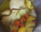 Foto del paso 2 de la receta: Pollo al limón guisado en olla exprés