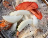 รูปขั้นตอนการทำที่ 4 ของ ต้มยำน้ำใส กุ้งกุลาดำ