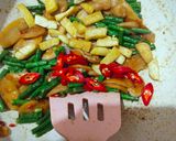 Foto langkah ke 2 dari resep (662) Oseng Kacang Panjang, Sosis, Tahu.