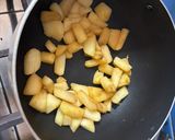 Foto del paso 2 de la receta: Omelette de manzana caramelizada y queso