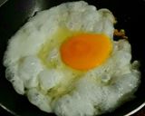 Foto langkah ke 1 dari resep Telur ceplok kuah santan.