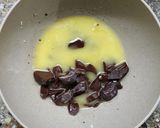 Foto del paso 2 de la receta: 🍫Bizcochuelo chocolatoso esponjoso y húmedo - Chocolate de taza + cacao amargo - Fácil y rendidor 🍫