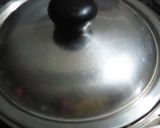 A picture of step 4 of Prawn gravy.