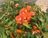 Foto langkah ke 5 dari resep Tumis Kangkung Saos Tiram dengan Teri Udang.