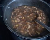 A picture of step 4 of Mushroom corn garlic soup.
