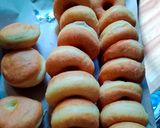 Foto langkah ke 6 dari resep Donat empuk tanpa mikser.