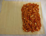 Foto del paso 6 de la receta: Empanada de atún y ensalada de cogollos con frutas