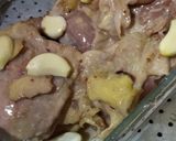 Foto langkah ke 2 dari resep Tim Ayam Jahe Bawang Putih.