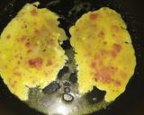 Foto langkah ke 2 dari resep Omelet Roti simpel.