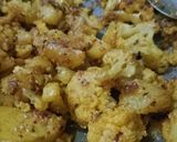 A picture of step 3 of Ghobhi aloo.