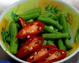 รูปขั้นตอนการทำที่ 2 ของ ผัดเผ็ดไก่