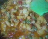 A picture of step 5 of Mazaydar or quick Aloo Matar chicken.