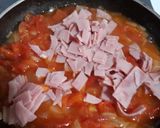 A picture of step 4 of Huevos Motuleños.