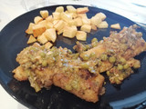 Merluza en salsa, con trigueros guisantes y gambitas