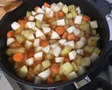 Une image de l'étape 11 de Pommes de terre, carottes et navets marteaux fruités.