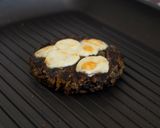 A picture of step 8 of Fun'ky' Pesto Burger.