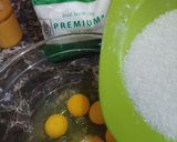 Foto langkah ke 2 dari resep Bolu Kukus Filling Cokelat.