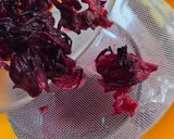 Foto del paso 3 de la receta: Tereré de hibisco endulzado con glicina 🌺 Infusión fresca antinflamatoria de yerba mate e hibiscus