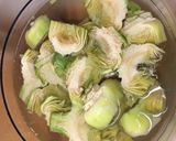 Foto del paso 8 de la receta: Bacalao confitado con puré de patatas, alcachofas y habitas