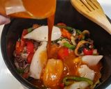 Foto del paso 4 de la receta: Chipirones guisados con pimientos