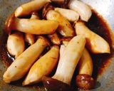 Hình bước làm 1 của món Nấm đùi gà kho tiêu
