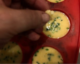 Foto del paso 3 de la receta: Soufflés de huevos y queso 🥚 🧀
