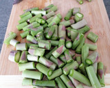 Foto del paso 1 de la receta: Crema de espárragos verdes y guisantes
