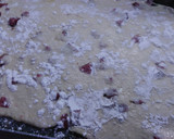Foto del paso 3 de la receta: Bizcochos de salame y queso con hojaldre express