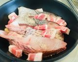 Hình bước làm 1 của món Cá hồng Nhật kho tộ