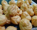 Foto langkah ke 6 dari resep Kue Sus isi coklat.