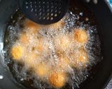A picture of step 14 of Potato balls.