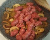 Foto del paso 2 de la receta: Salchichas frescas con champiñones al curry
