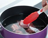 A picture of step 2 of Winter Melon Pork Rib Soup.