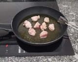 Foto del paso 1 de la receta: Fideuá con pollo 🐔 y albóndigas