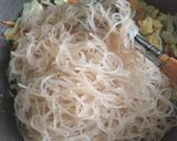 Foto langkah ke 4 dari resep Bihun goreng daging cincang.
