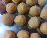 A picture of step 3 of Til Ke Laddu.