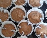 Foto langkah ke 4 dari resep Bolu Coklat Cup.