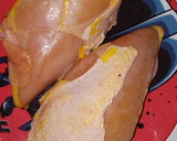 Foto del paso 1 de la receta: Lasaña de mole coloradito con pollo y frituras de plátano macho
