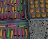 Foto langkah ke 5 dari resep Cookies ulat warna warni.