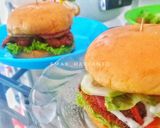 Foto langkah ke 3 dari resep Burger ala" isi katsu.