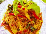 ผัดเผ็ดสันคอหมูพริกแกงใต้