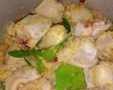 รูปขั้นตอนการทำที่ 3 ของ อ่อมปีกไก่ใส่แตงกวา (Spicy Thai Chicken Wings Curry with Cucumber)