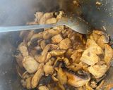 Une image de l'étape 4 de Poulet à la sauce crémeuse.