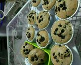 Foto langkah ke 11 dari resep Bakery style vanilla chocochips muffin.