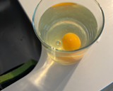 Foto del paso 2 de la receta: Cómo se hace un huevo poché en microondas: listo en 3 minutos