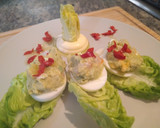 Foto del paso 6 de la receta: Huevos rellenos de aguacate y gambas