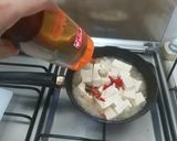 Foto langkah ke 5 dari resep Tumis Tahu Halus Pedas.