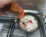 Foto langkah ke 5 dari resep Tumis Tahu Halus Pedas.